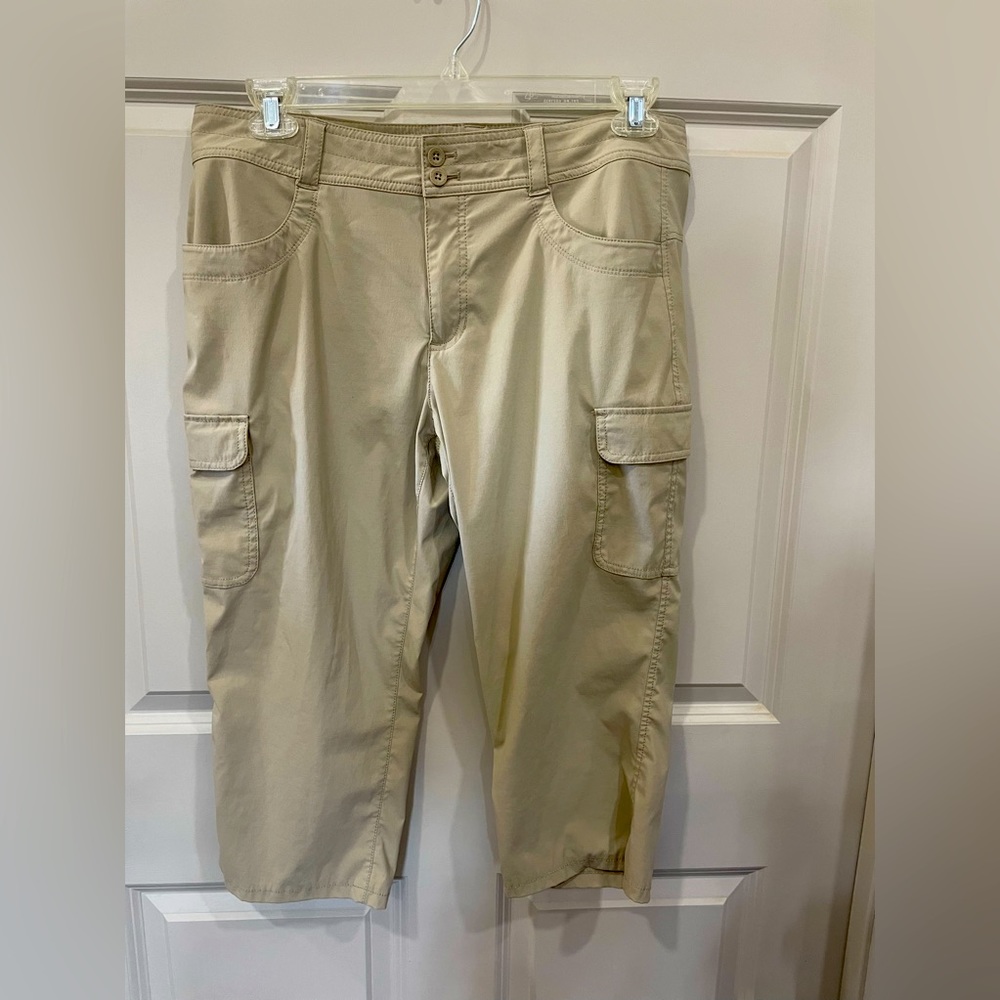 Eddie Bauer Women's Sightscape Horizon Cargo Capris Stretch Khaki Size 14